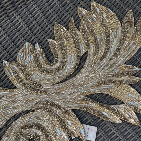 Kim Seybert Gold Leaf Swirl Table Runner - NWT - Picture 10 of 14